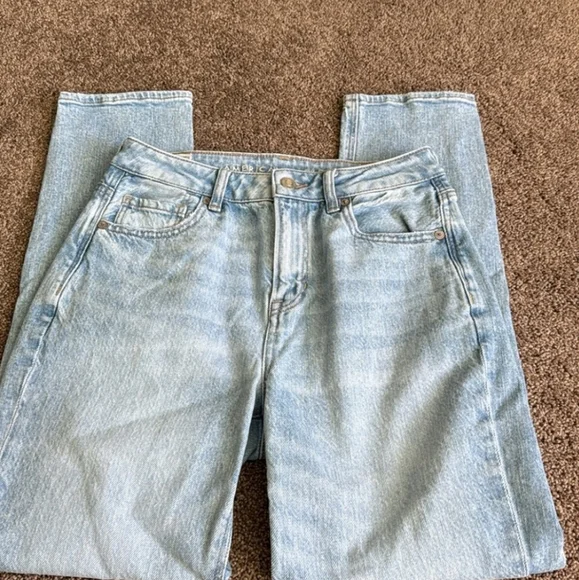 American Eagle Outfitters Mom Jeans - Size 4 Regular - Picture 2 of 5